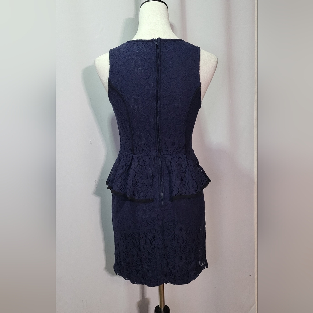 Xhiliration Women's Navy Blue Lace Sleeveless Mini Peplum Dress Size Small EUC🐈 - Picture 9 of 11